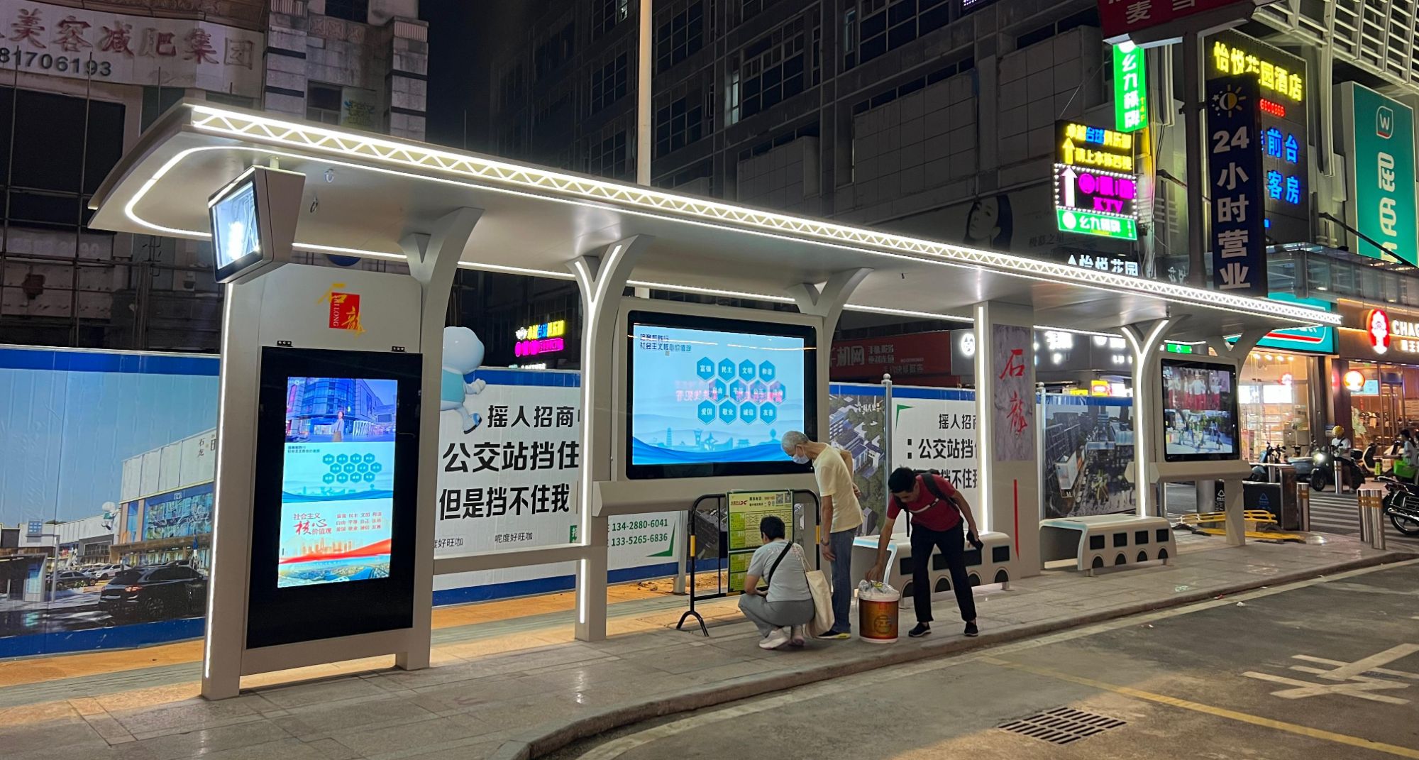 Best Digital Bus Shelter Features Transforming Urban Transit